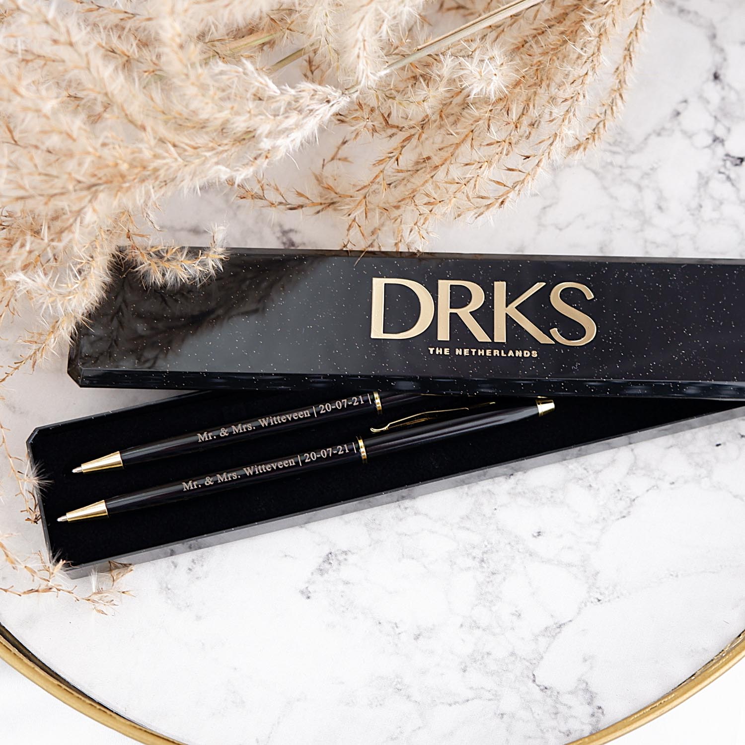 zwarte pennen voor bruidspaar met gravering
