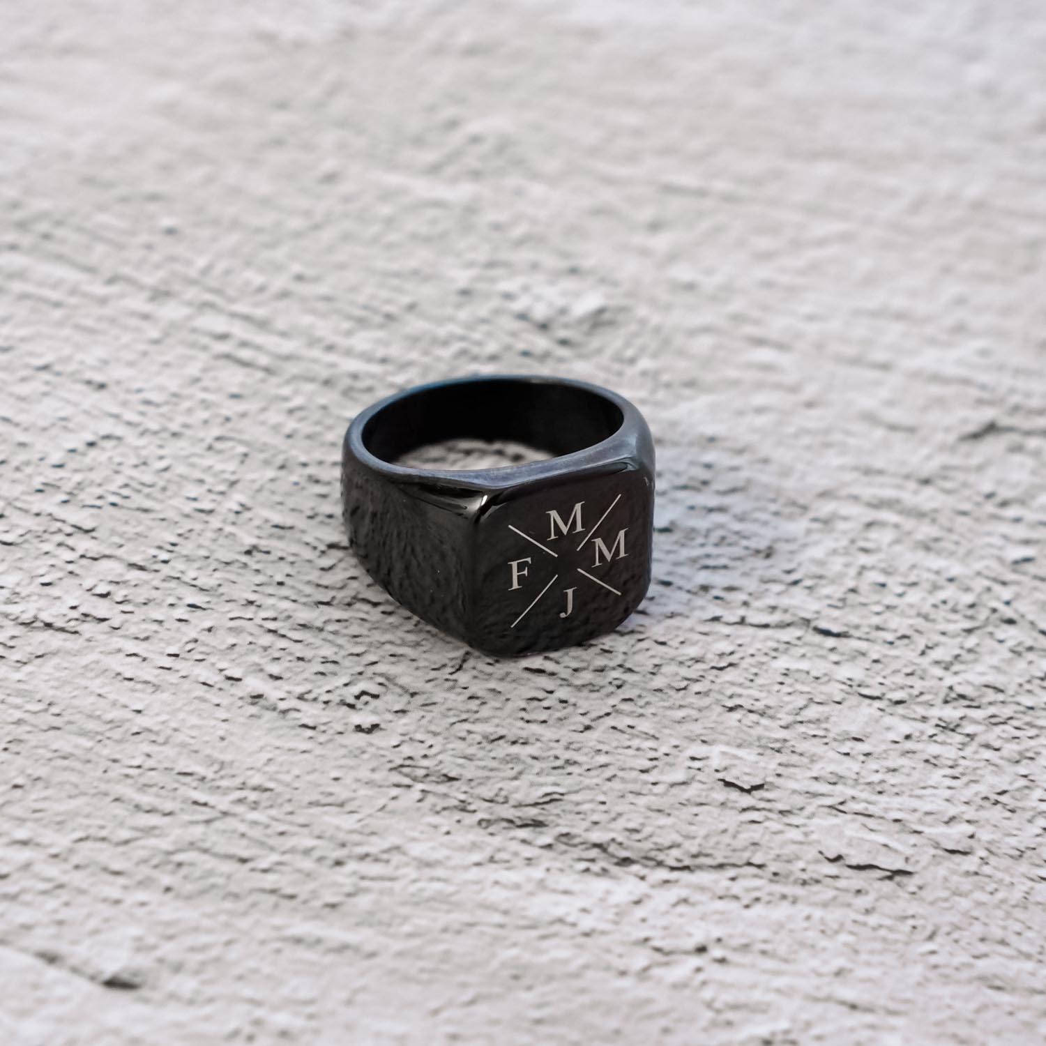 zwarte heren ring met initialen