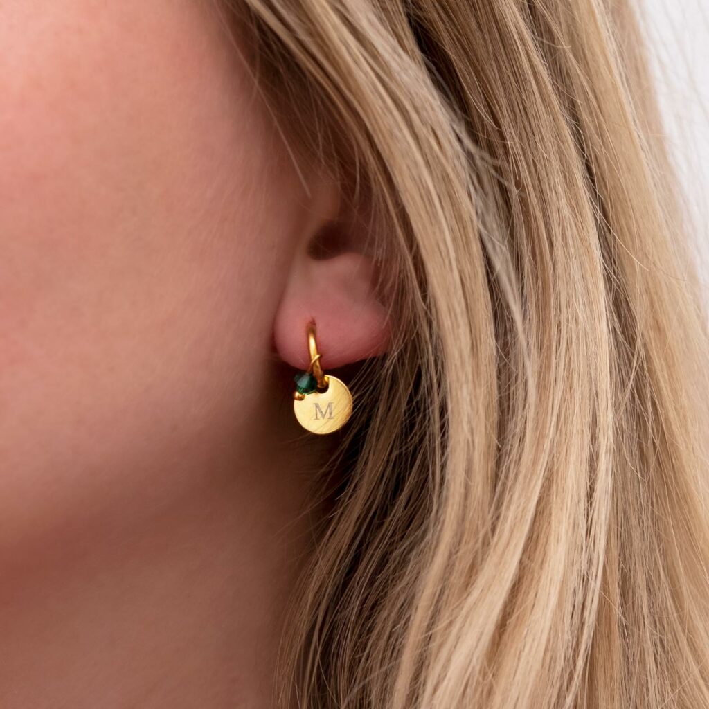 gouden-birthstone-oorbellen-graveren