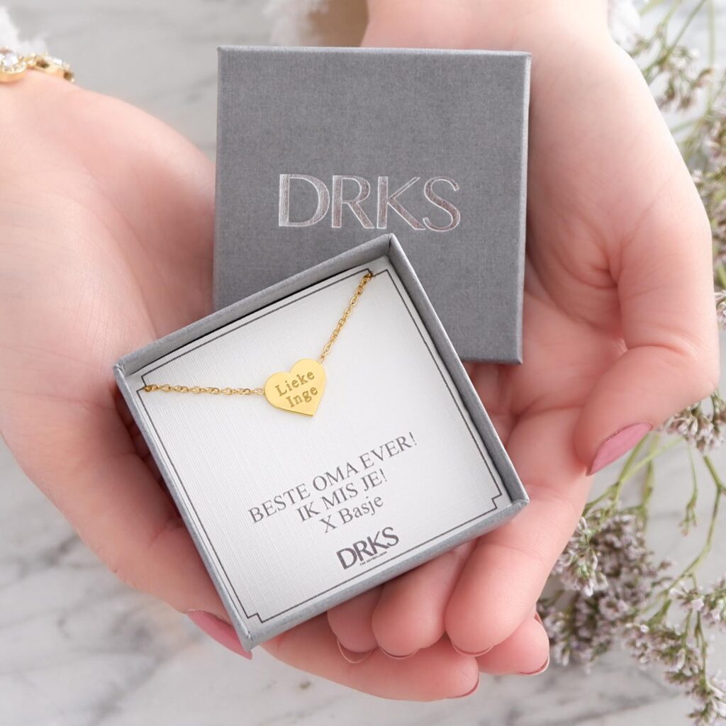 gouden-ketting-met-gravering-cadeau