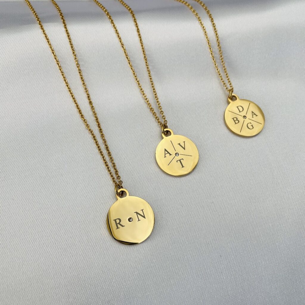 kettingen-goud-steentje-initials