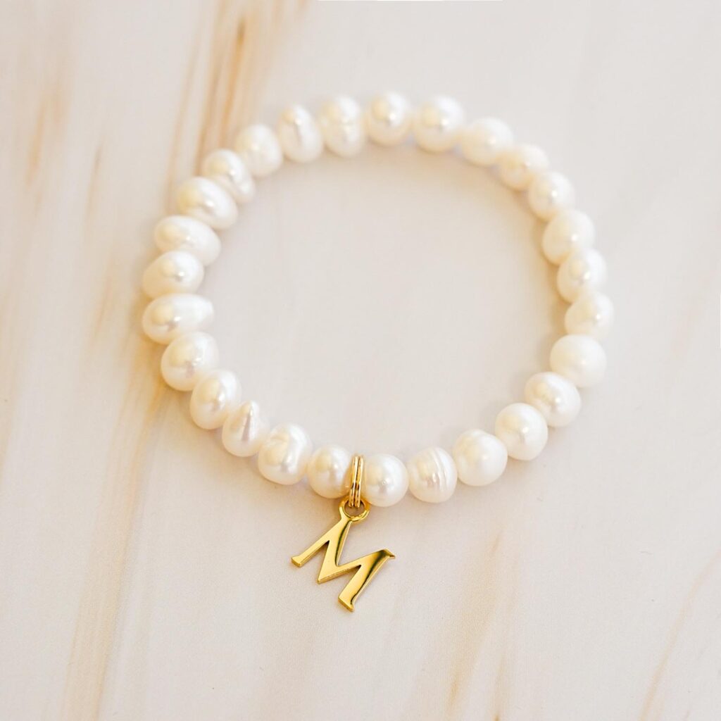 parel-armband-met-letter