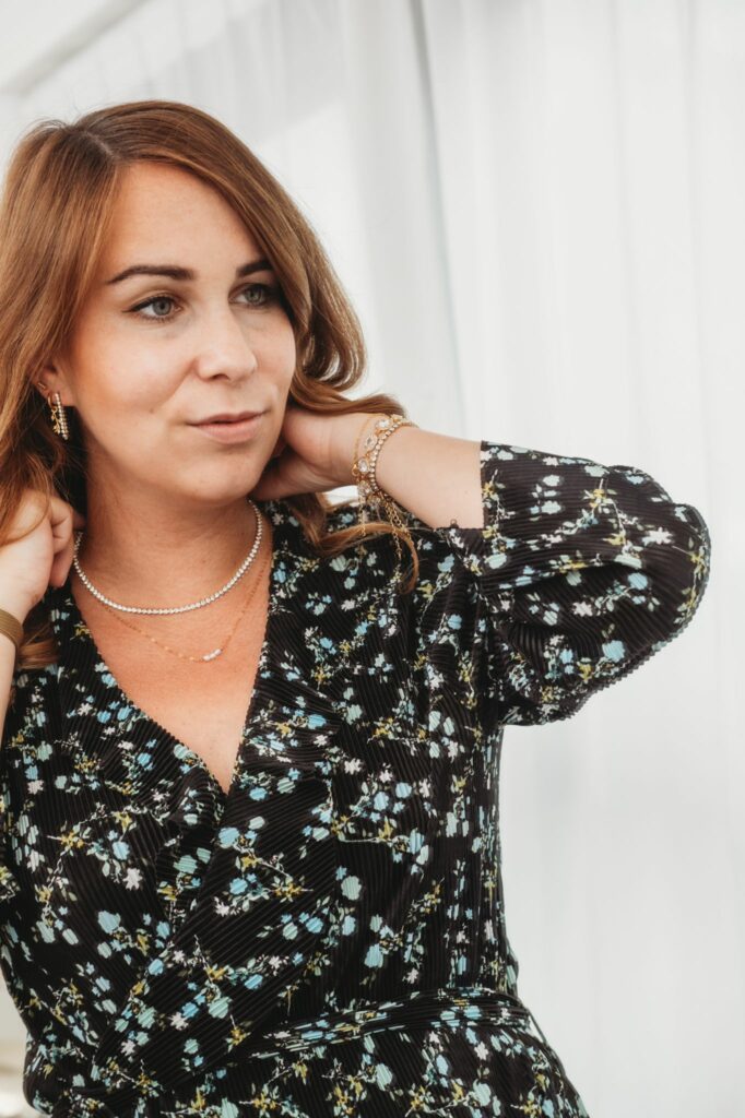 Lianne draagt drks sieraden