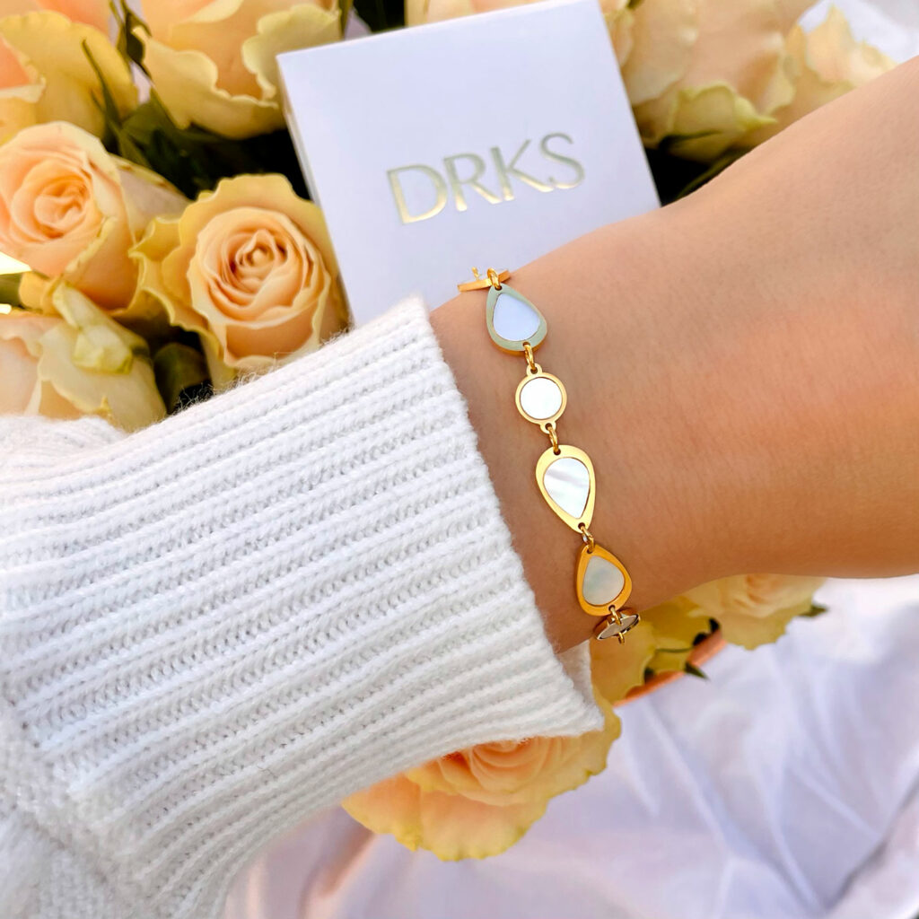 armband goudkleurig parelmoer details