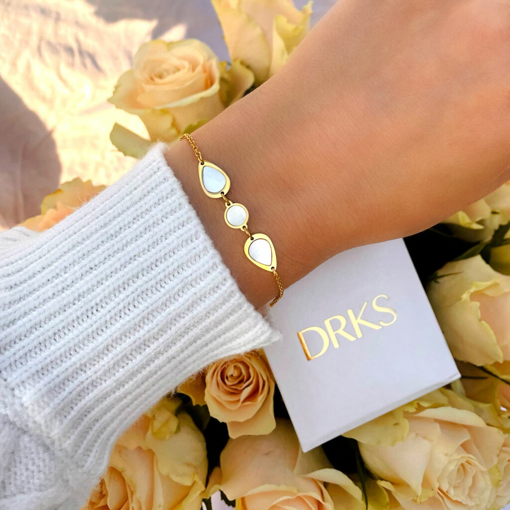 sea shell armband goudkleurig