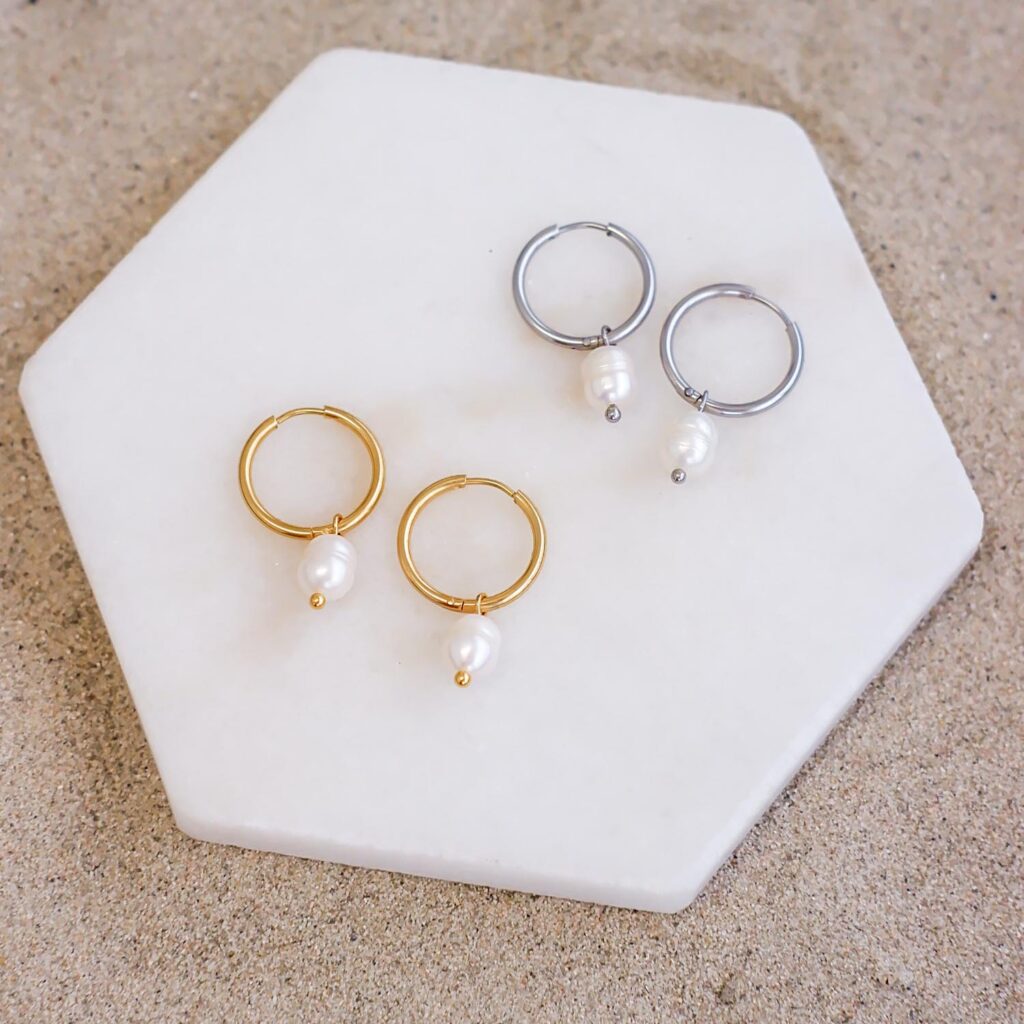 oorringen met zoetwaterparel goudkleurig