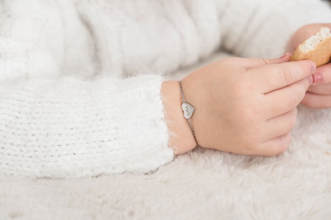 klein-armbandje-om-te-delen-678x452