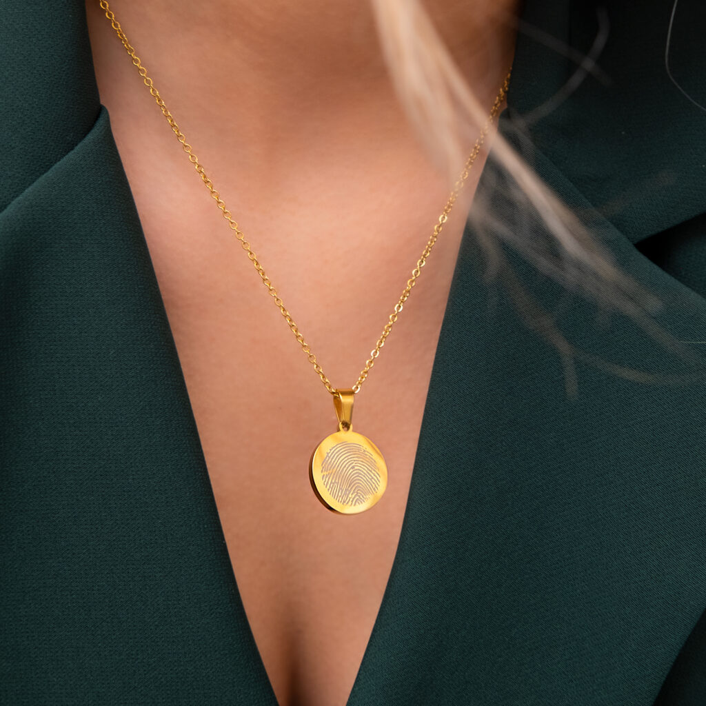 gouden ketting vingerafdruk