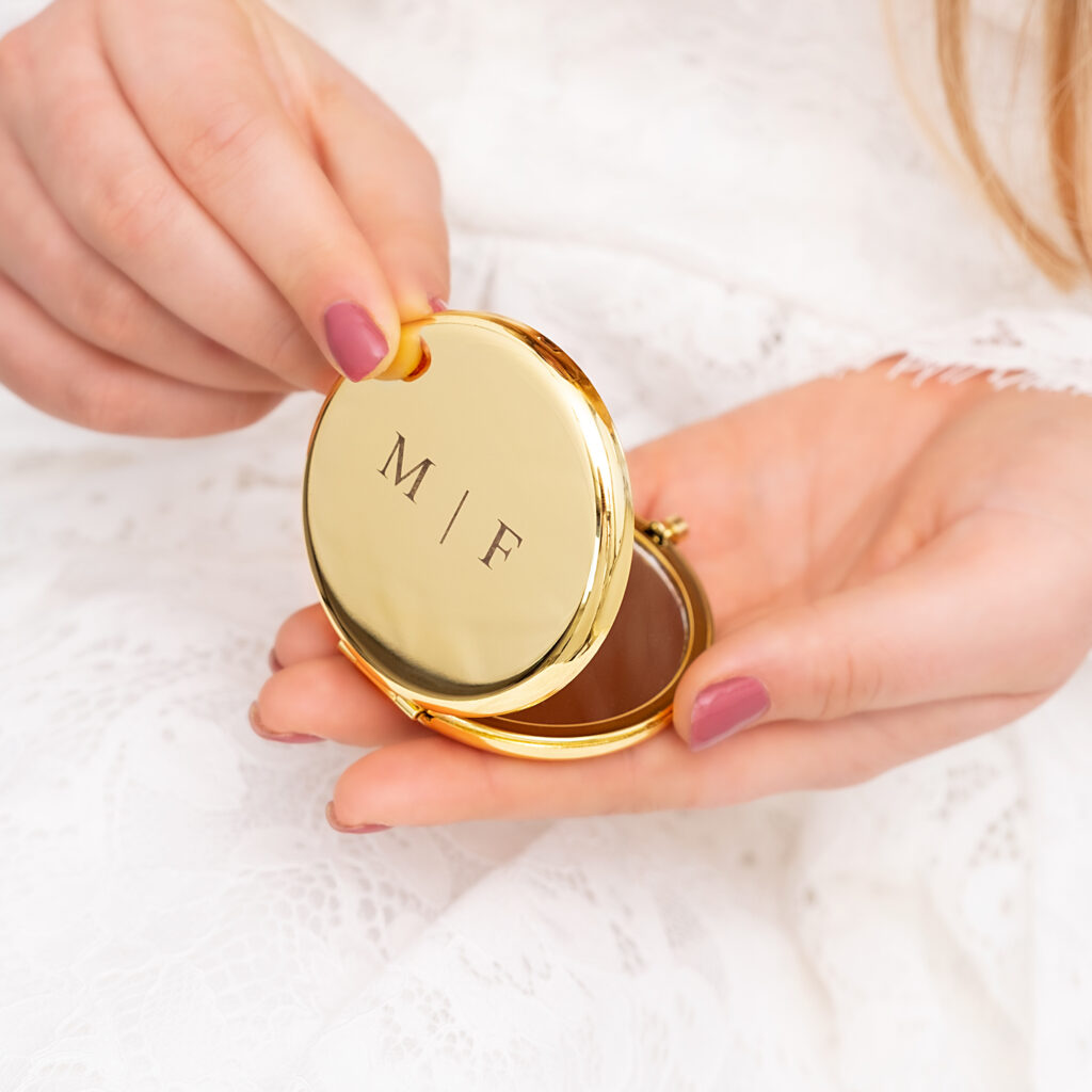 gouden handspiegeltje voor bruid