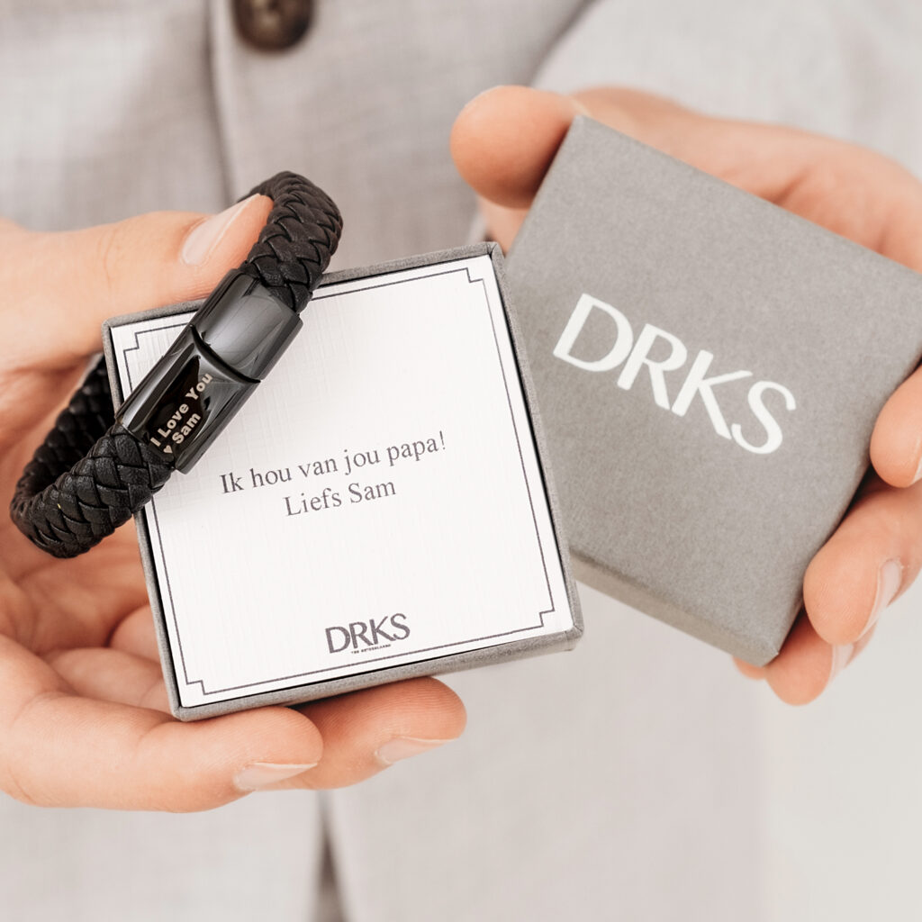 zwarte leren mannen armband met gravering