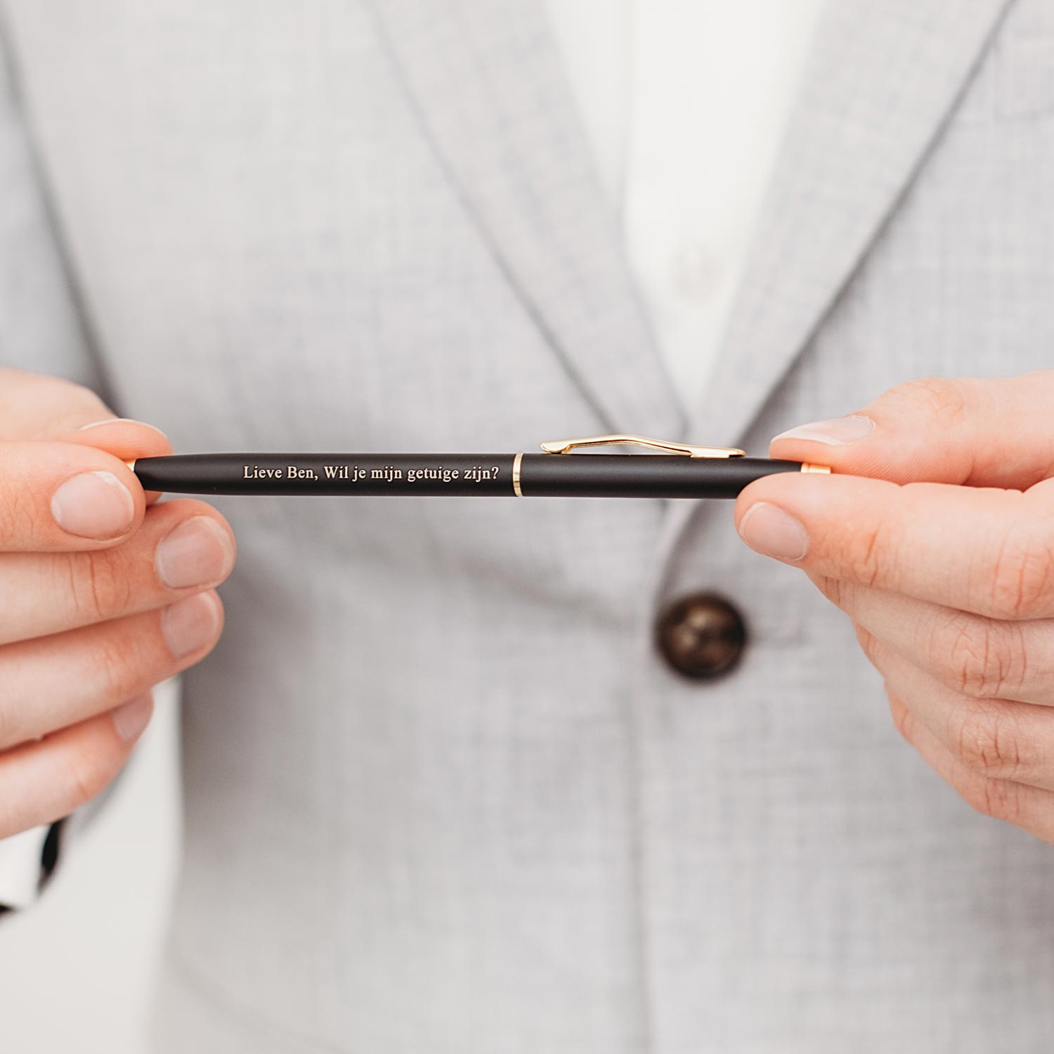 zwarte pen met gravering