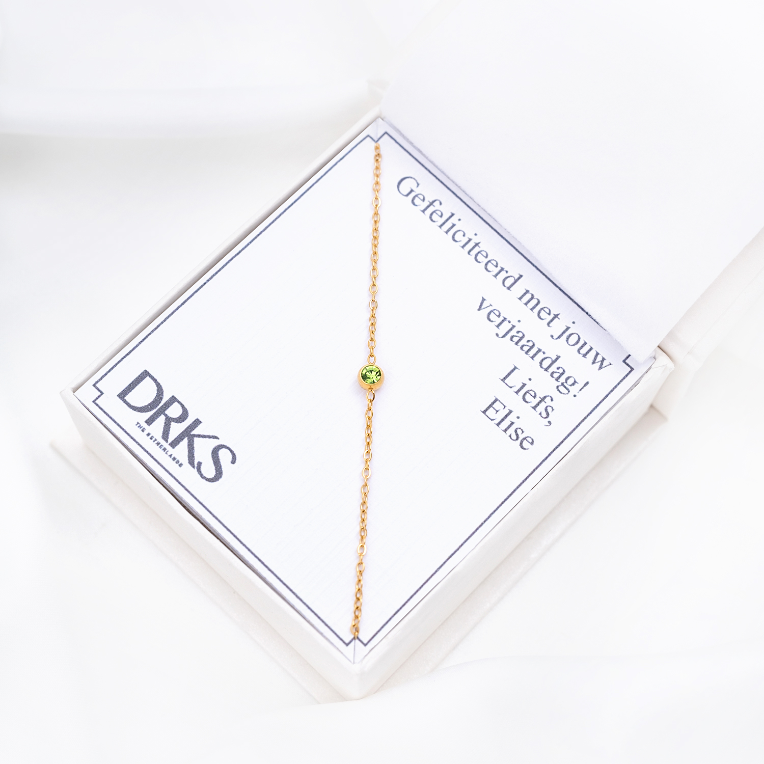 gouden birthstone armband in sieradendoosje