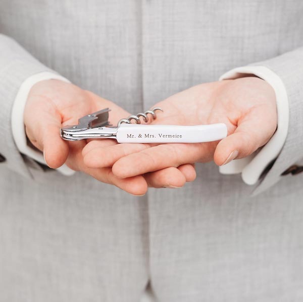 witte wijnopener wat op handen ligt