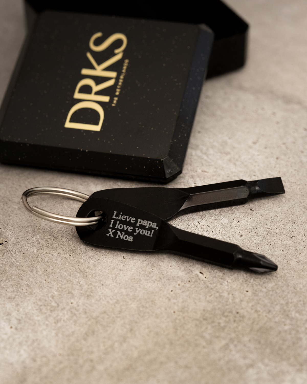 zwarte schroevendraaier sleutelhanger