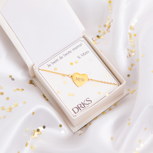 Gouden graveerbare armband met hartje in een sieradendoosje