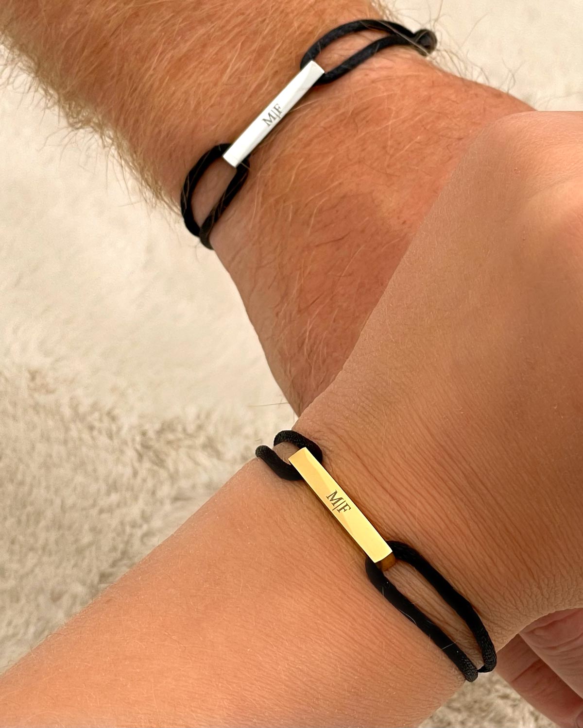 couple satijnen armbandjes goud zilver zwart
