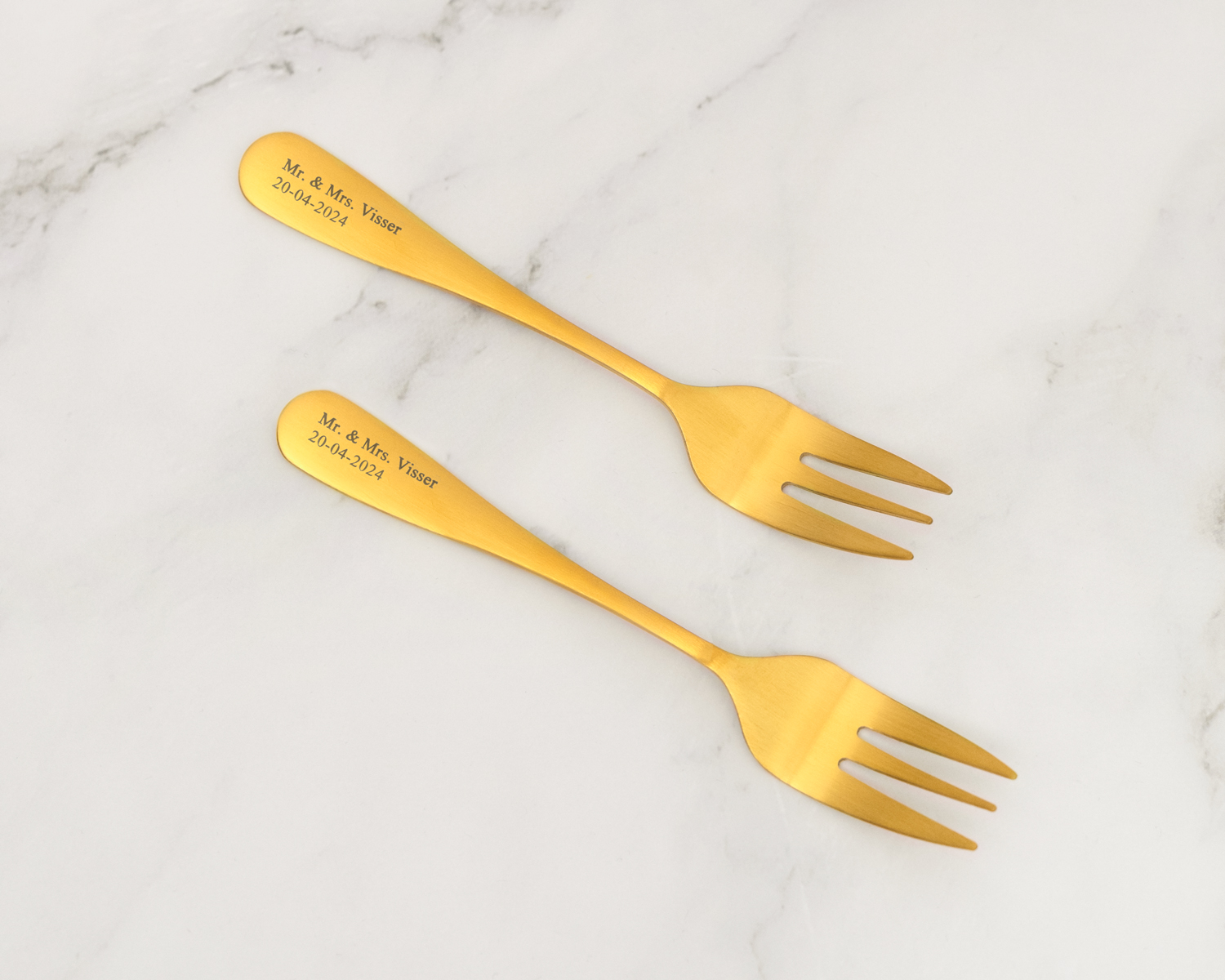 twee-gouden-vorkjes-met-gravering
