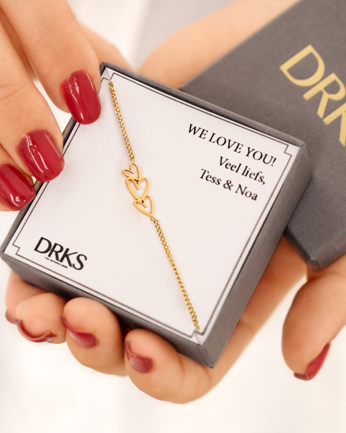 Gouden armbandje in sieradendoosje met persoonlijke tekst