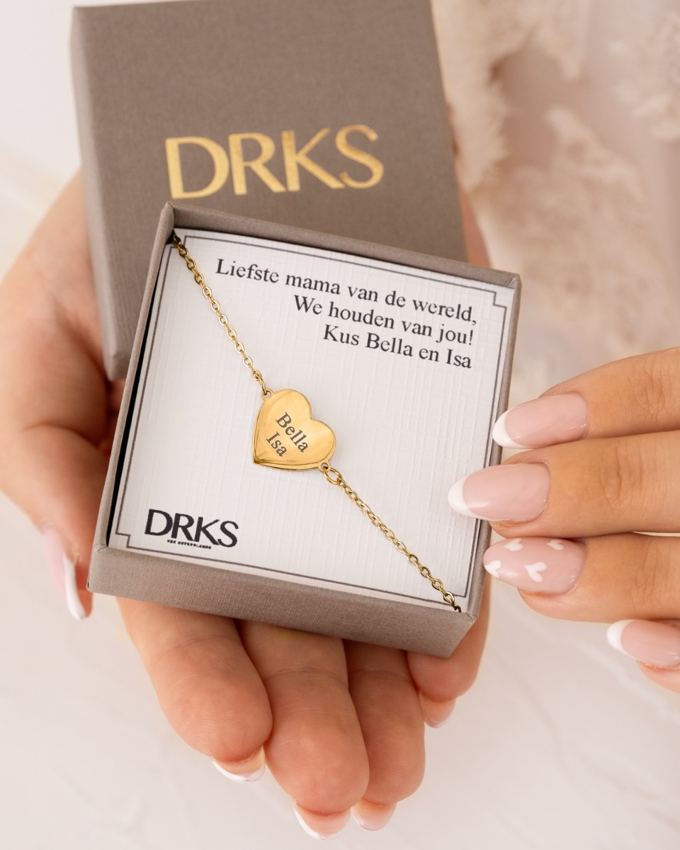 Gouden hartjes armband in sieradendoosje met tekst
